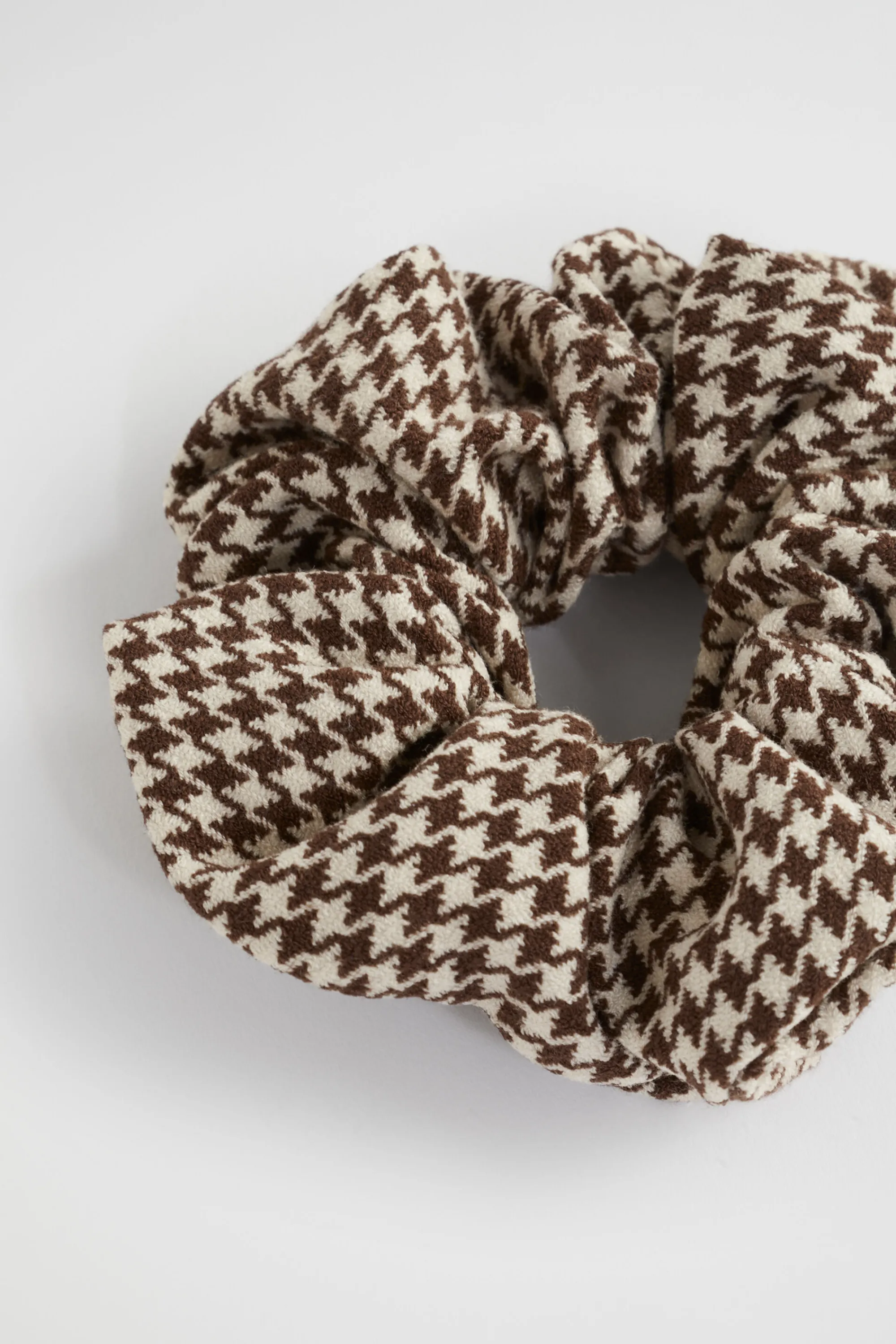 Woman Seed Heritage Hair Accessories-Houndstooth Scrunchie